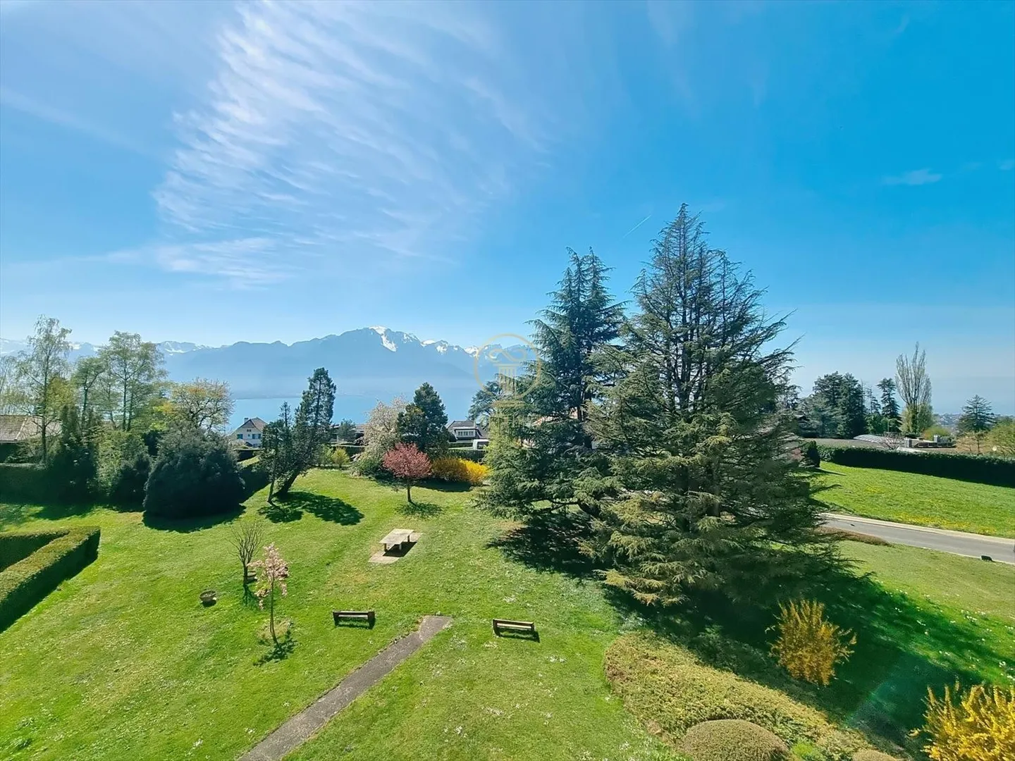 CHERNEX - 4,5 camere con vista mozzafiato sul lago e sulle montagne - Foto 1 di 11
