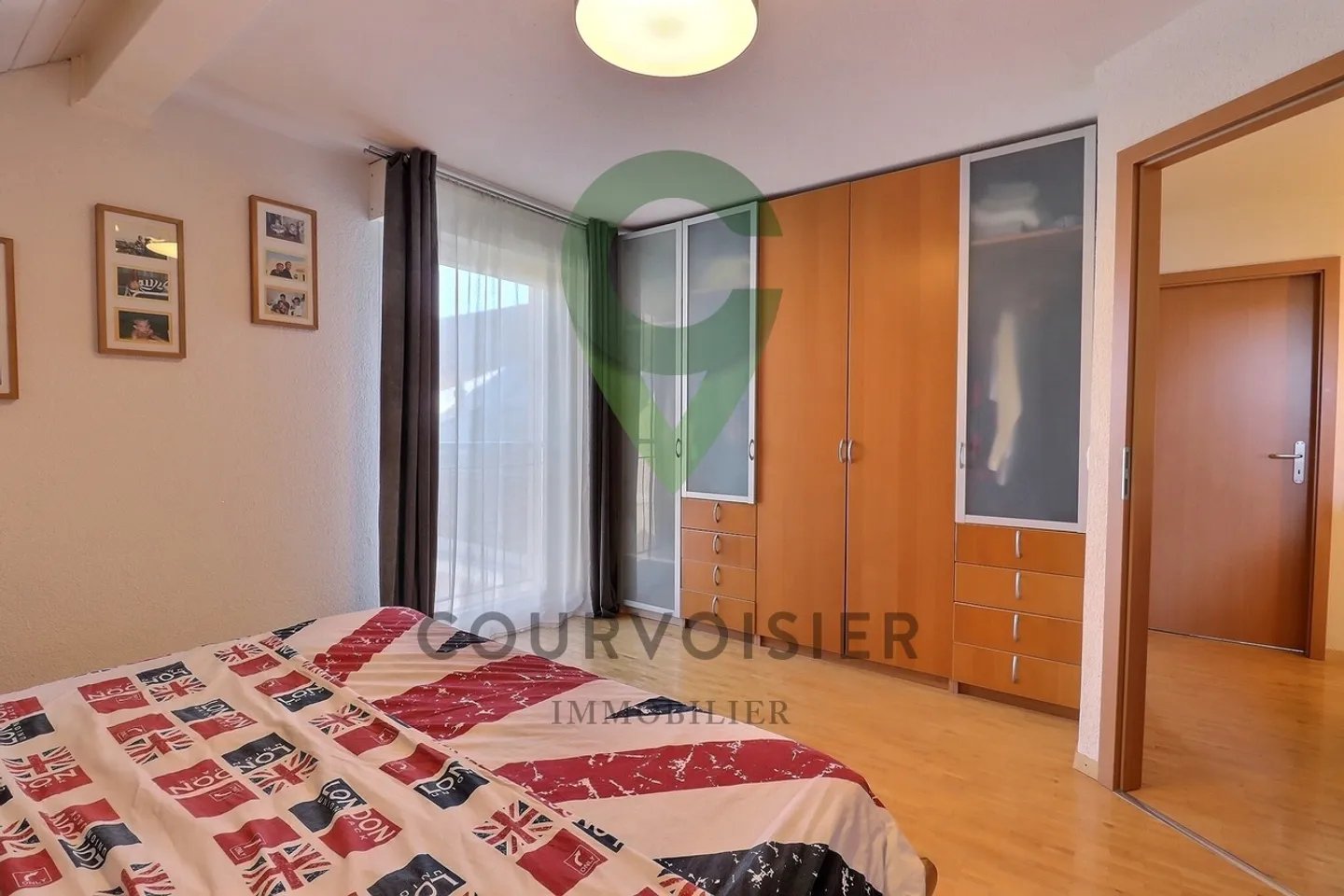 DUPLEX SPAZIOSO DI 4,5 LOCALI VICINO A GINEVRA IN UN CONTESTO VERDE - Foto 7 di 13