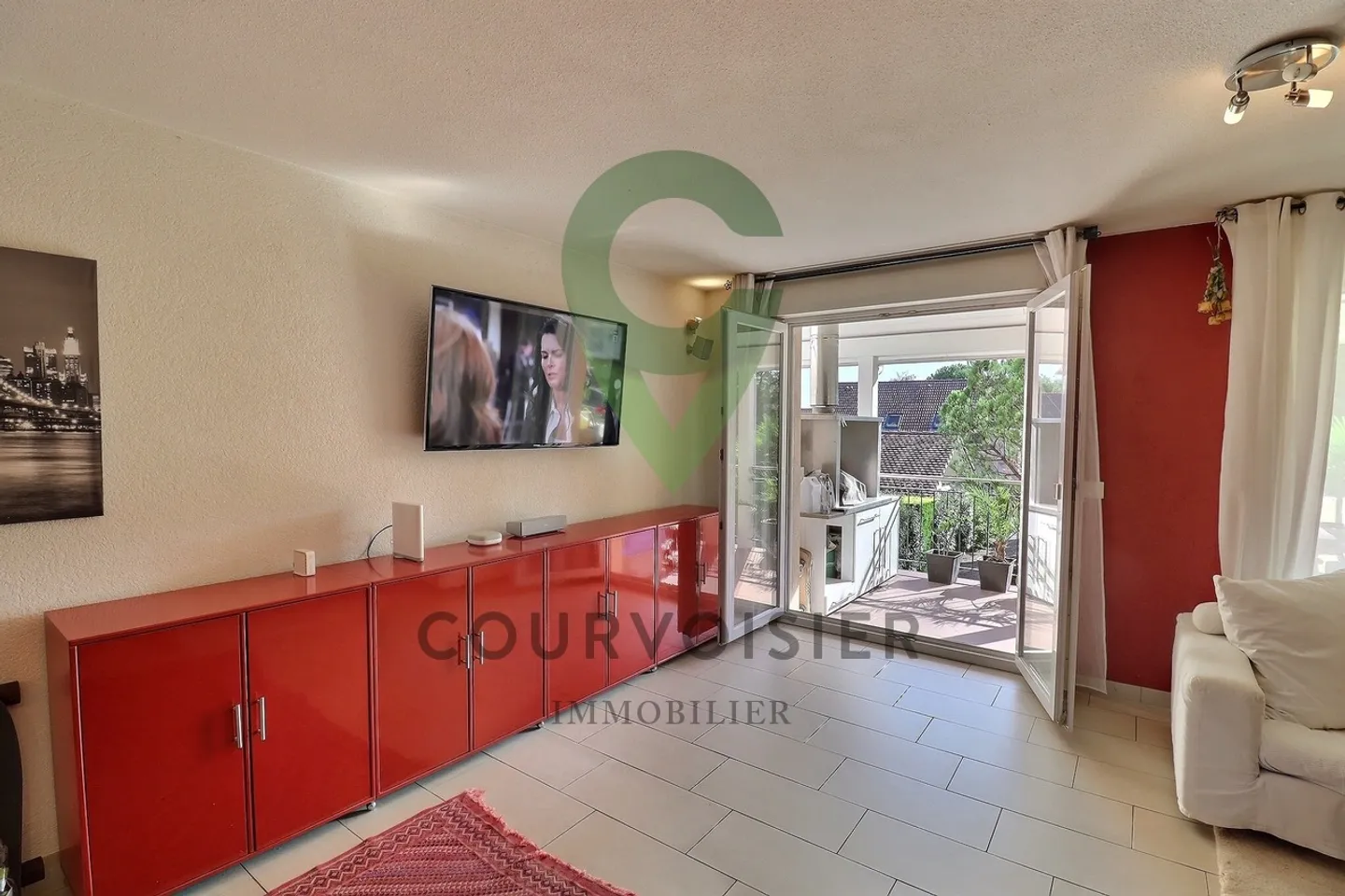 DUPLEX SPAZIOSO DI 4,5 LOCALI VICINO A GINEVRA IN UN CONTESTO VERDE - Foto 2 di 13