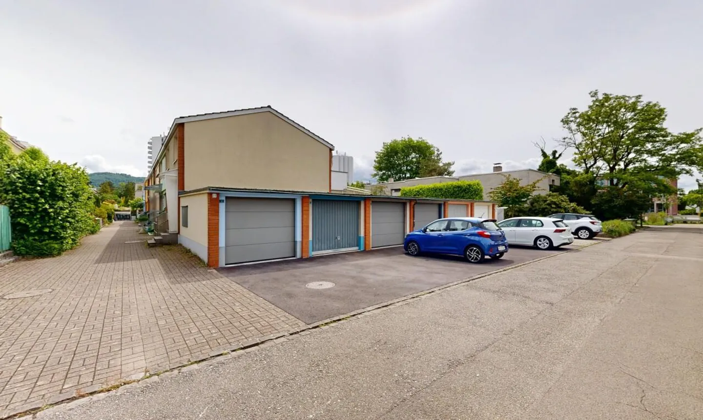 Terraced House with Garden and Modernization Potential in Reinach - Photo 3 of 11