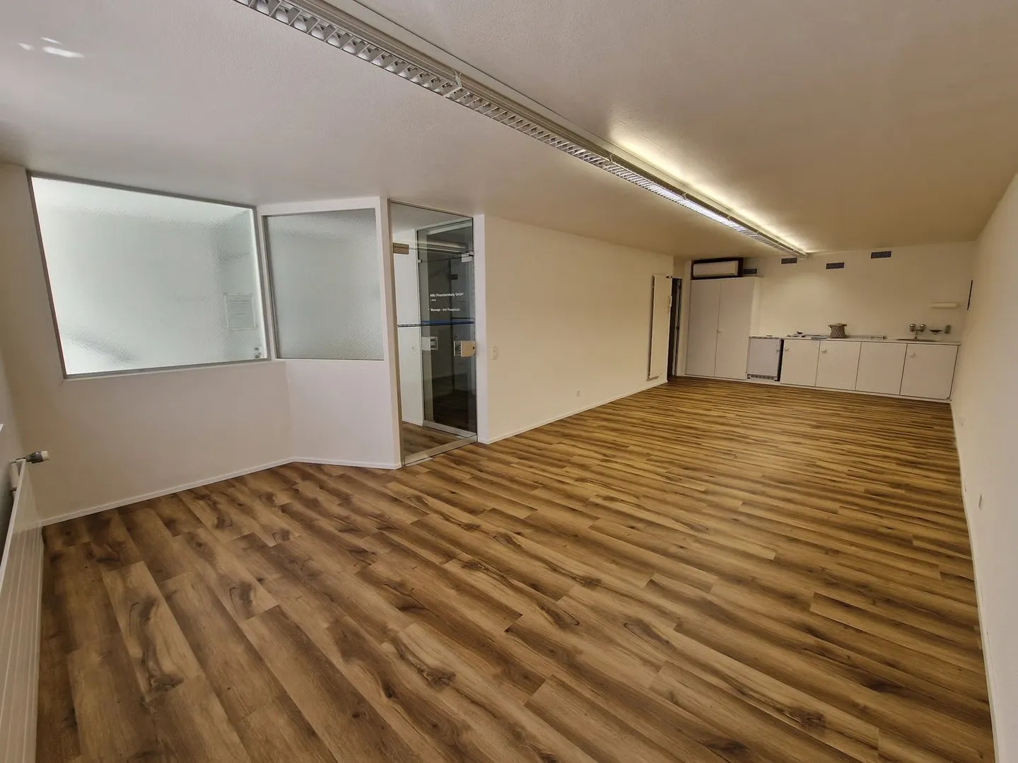 Charming Retail Space / Commercial Area on Ground Floor 42m2 - Photo 1 of 6
