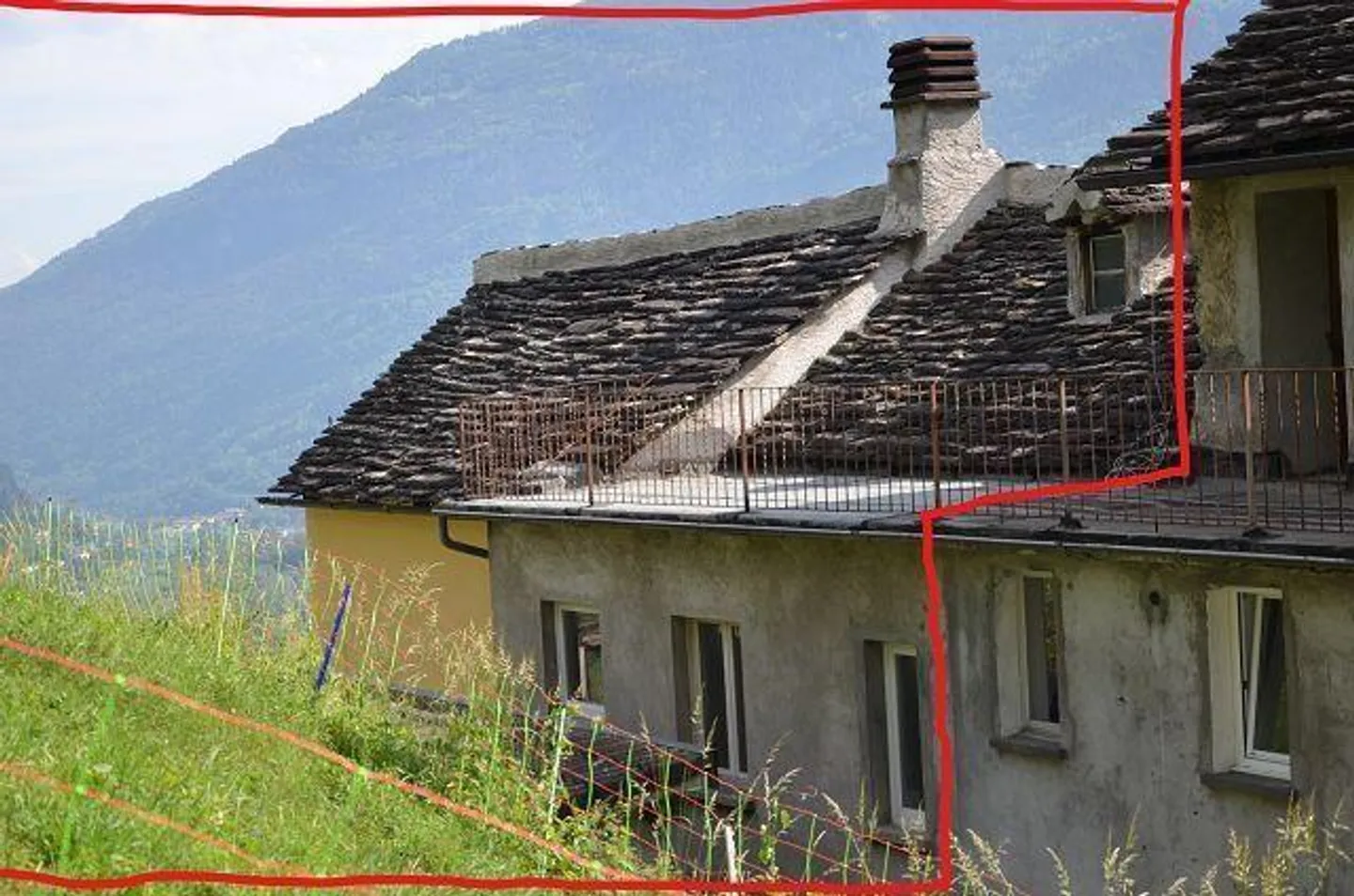«vier Dorfhäuser mit grossem Umschwung / quattro case nel nucleo con grande giardino» - Foto 5 di 54