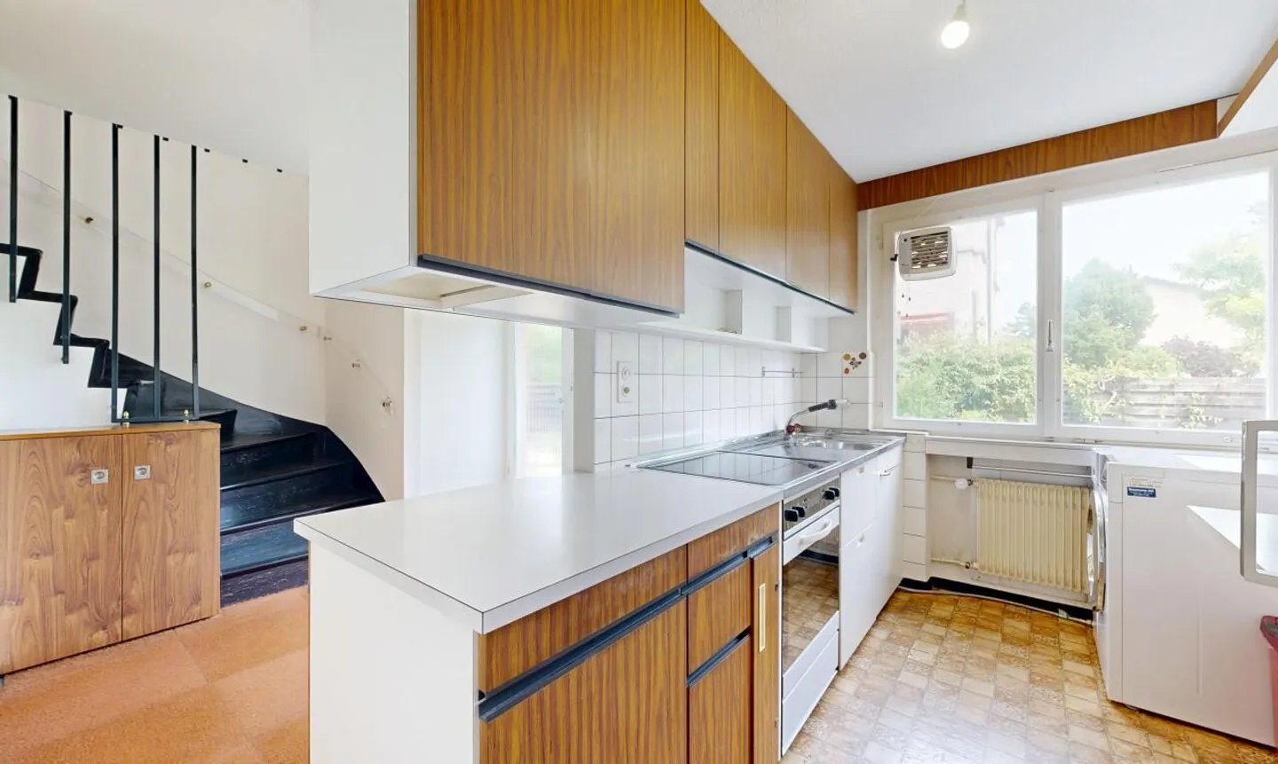 Terraced House with Garden and Modernization Potential in Reinach - Photo 7 of 11