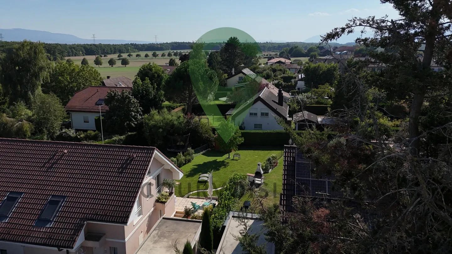 DUPLEX SPAZIOSO DI 4,5 LOCALI VICINO A GINEVRA IN UN CONTESTO VERDE - Foto 11 di 13