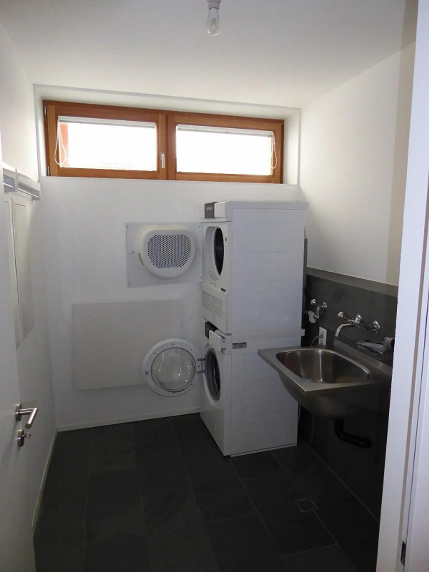 Appartement lumineux et de haute qualité de 4,5 pièces, d'environ 140 m2 avec grande terrasse - Photo 15 sur 19