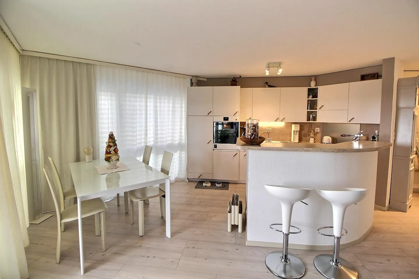 High-Class Apartment in the Heart of Landeron Occupied in Viager Limited to 10 Years - Photo 3 of 10