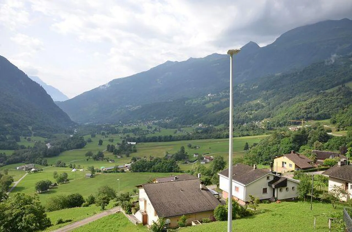 «vier Dorfhäuser mit grossem Umschwung / quattro case nel nucleo con grande giardino» - Foto 32 di 54