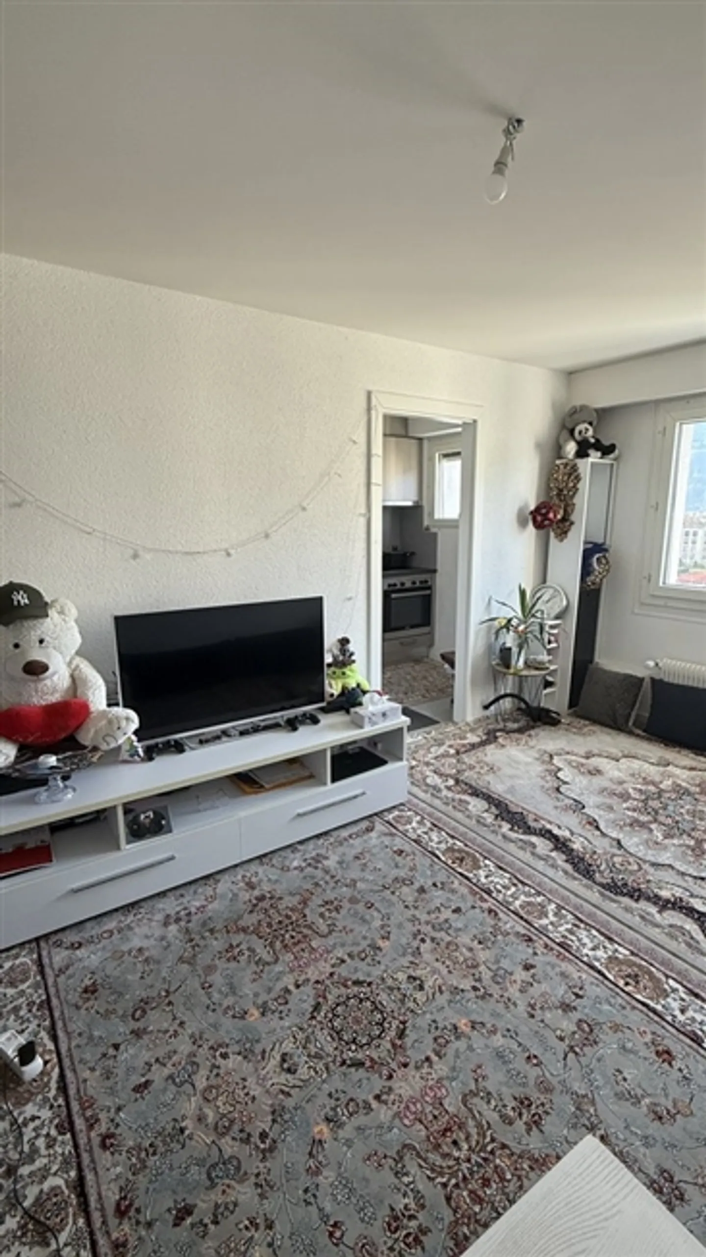 À louer dans un bâtiment fraîchement rénové - 3 pièces au 5ème étage - Photo 1 sur 6