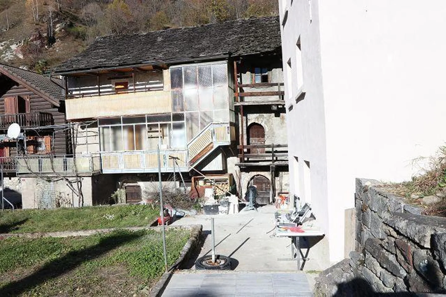 «vier Dorfhäuser mit grossem Umschwung / quattro case nel nucleo con grande giardino» - Foto 52 di 54