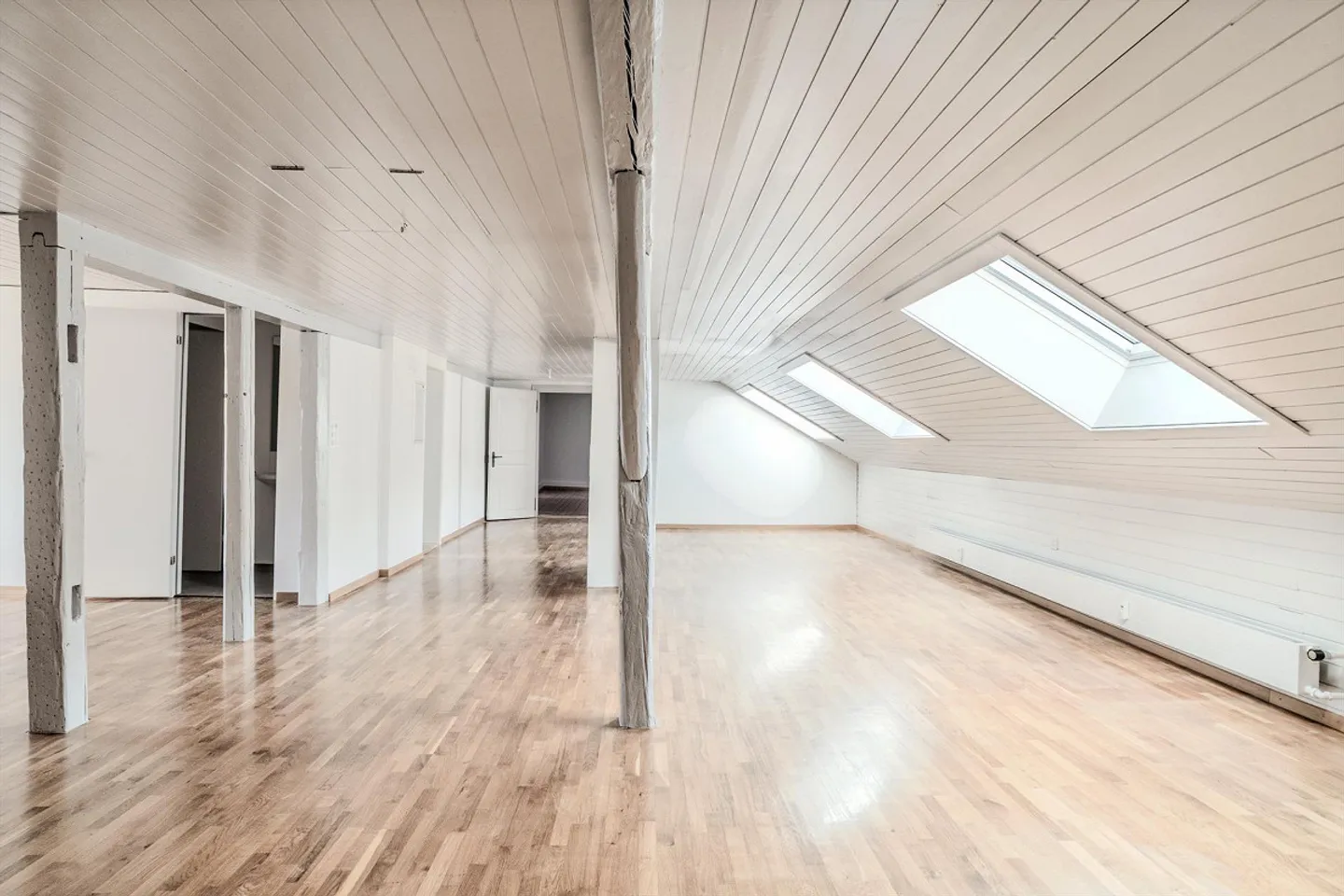 Charmante Dachwohnung mit Terrasse - Foto 5 von 19