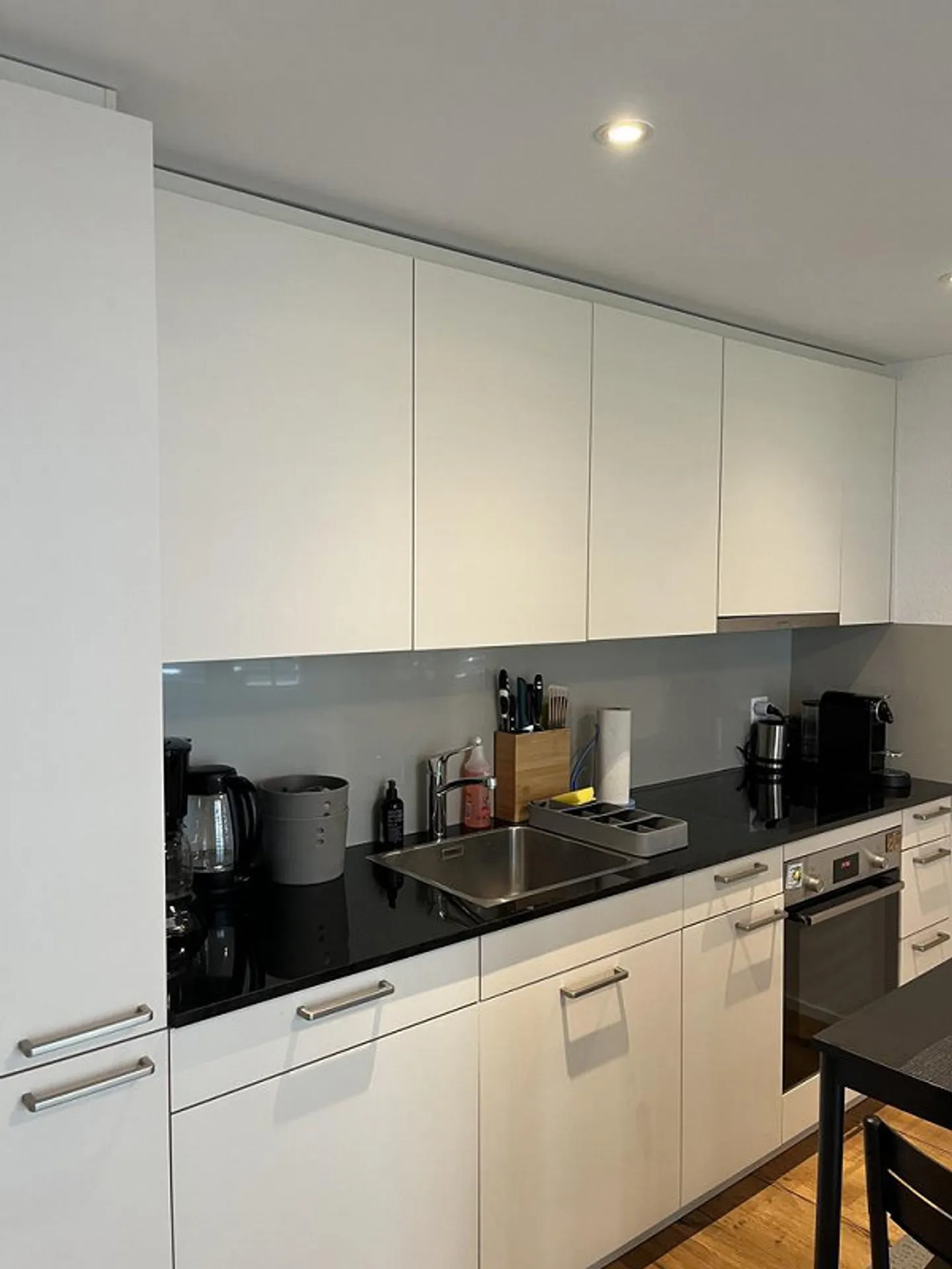 Modern home with style, recently renovated apartment in a central location - Photo 3 of 10