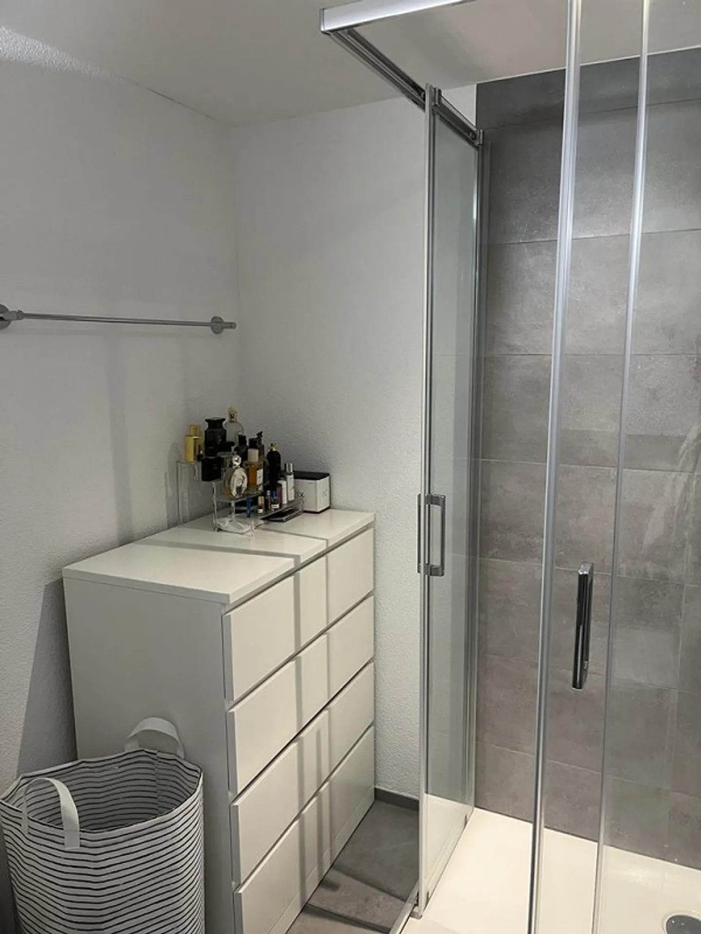 Modern home with style, recently renovated apartment in a central location - Photo 6 of 10