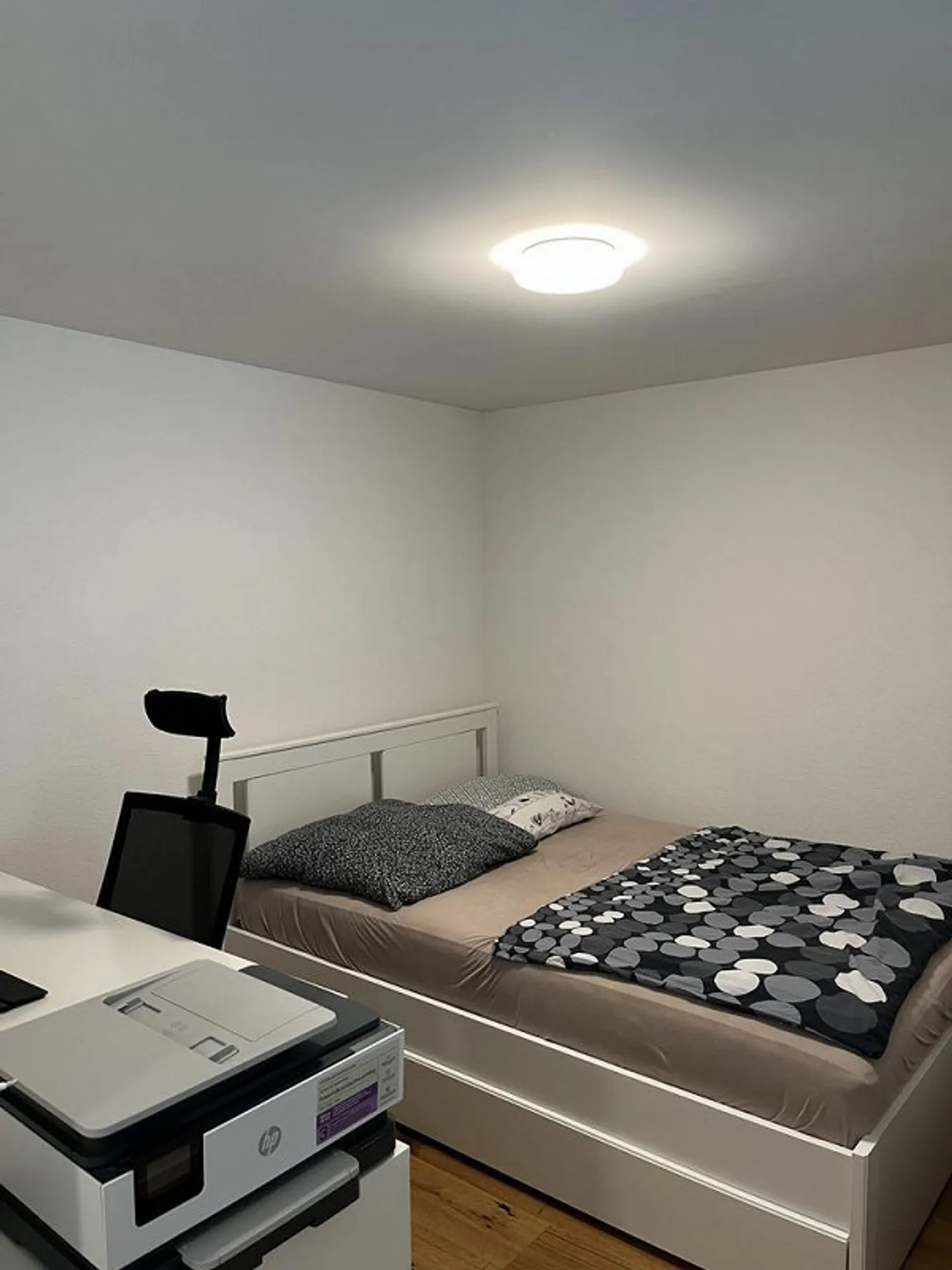 Modern home with style, recently renovated apartment in a central location - Photo 7 of 10