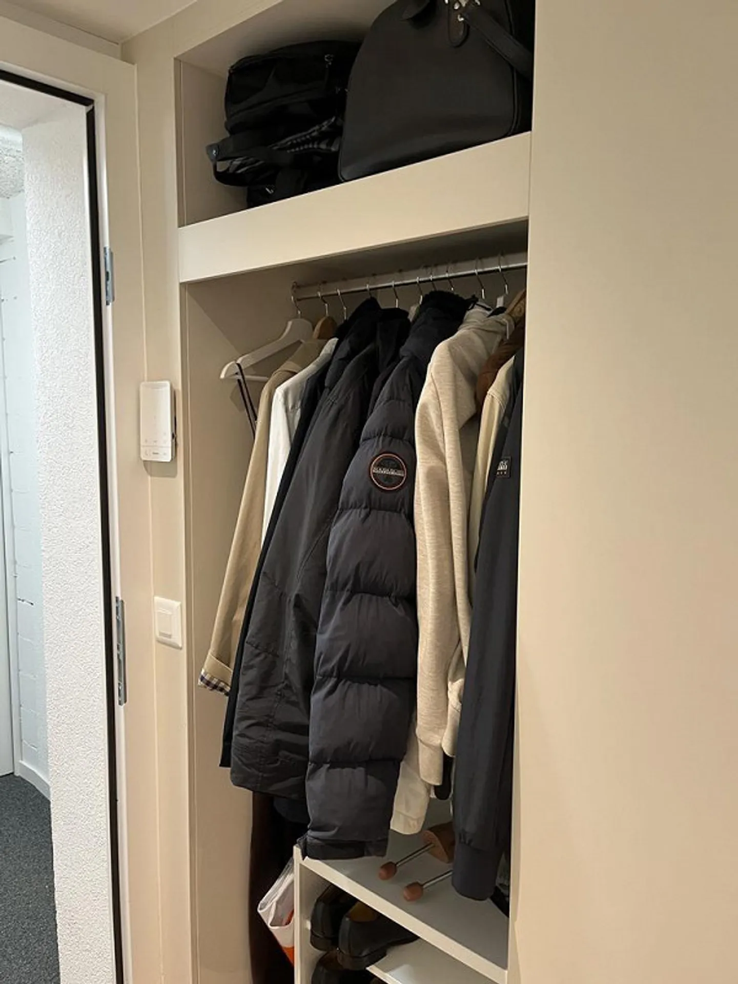Modern home with style, recently renovated apartment in a central location - Photo 8 of 10