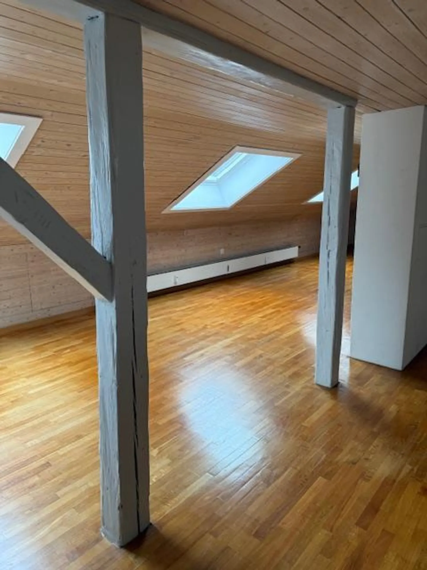 Charmante Dachwohnung mit Terrasse - Foto 8 von 19