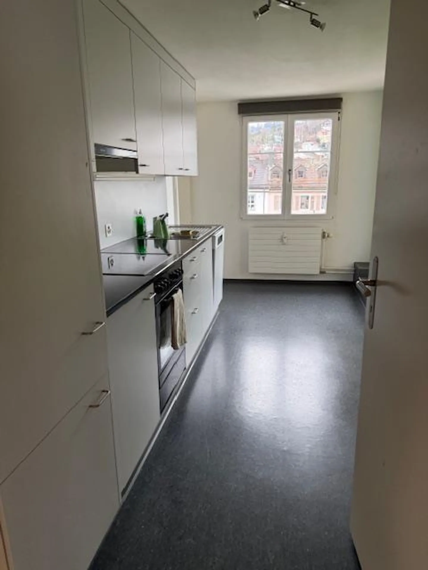 Charmante Dachwohnung mit Terrasse - Foto 12 von 19