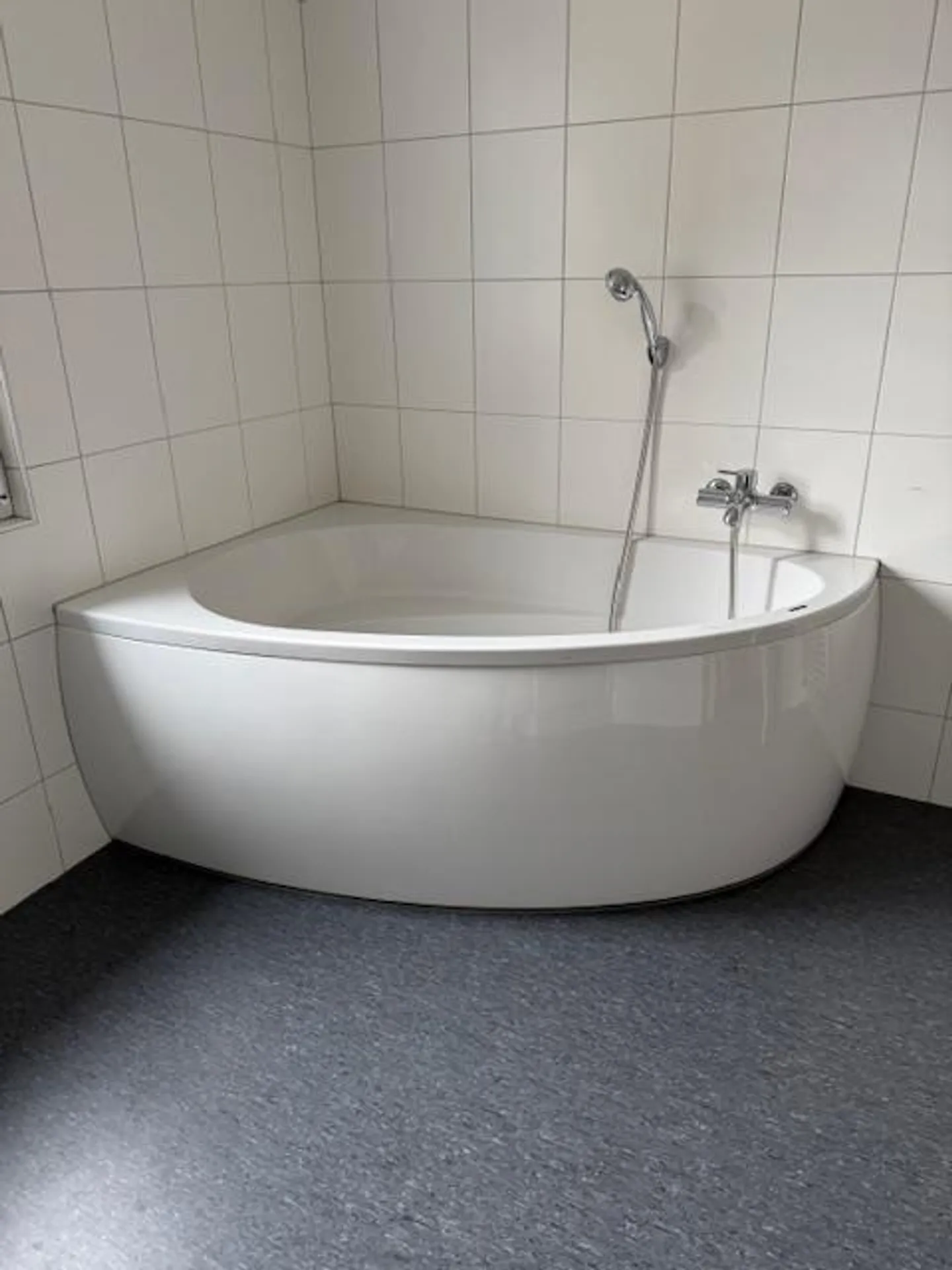 Charmante Dachwohnung mit Terrasse - Foto 13 von 19