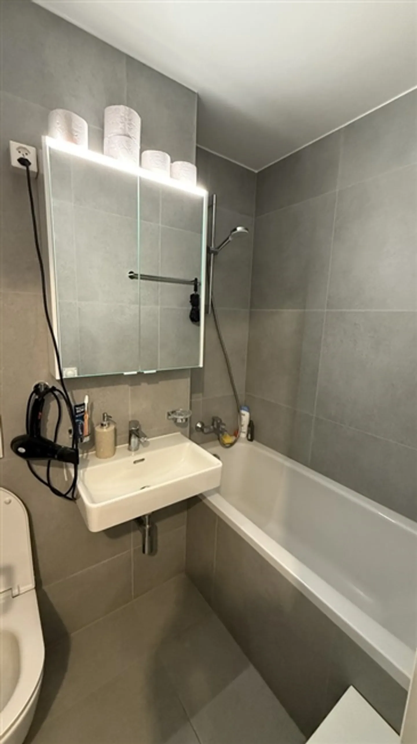 À louer dans un bâtiment fraîchement rénové - 3 pièces au 5ème étage - Photo 6 sur 6