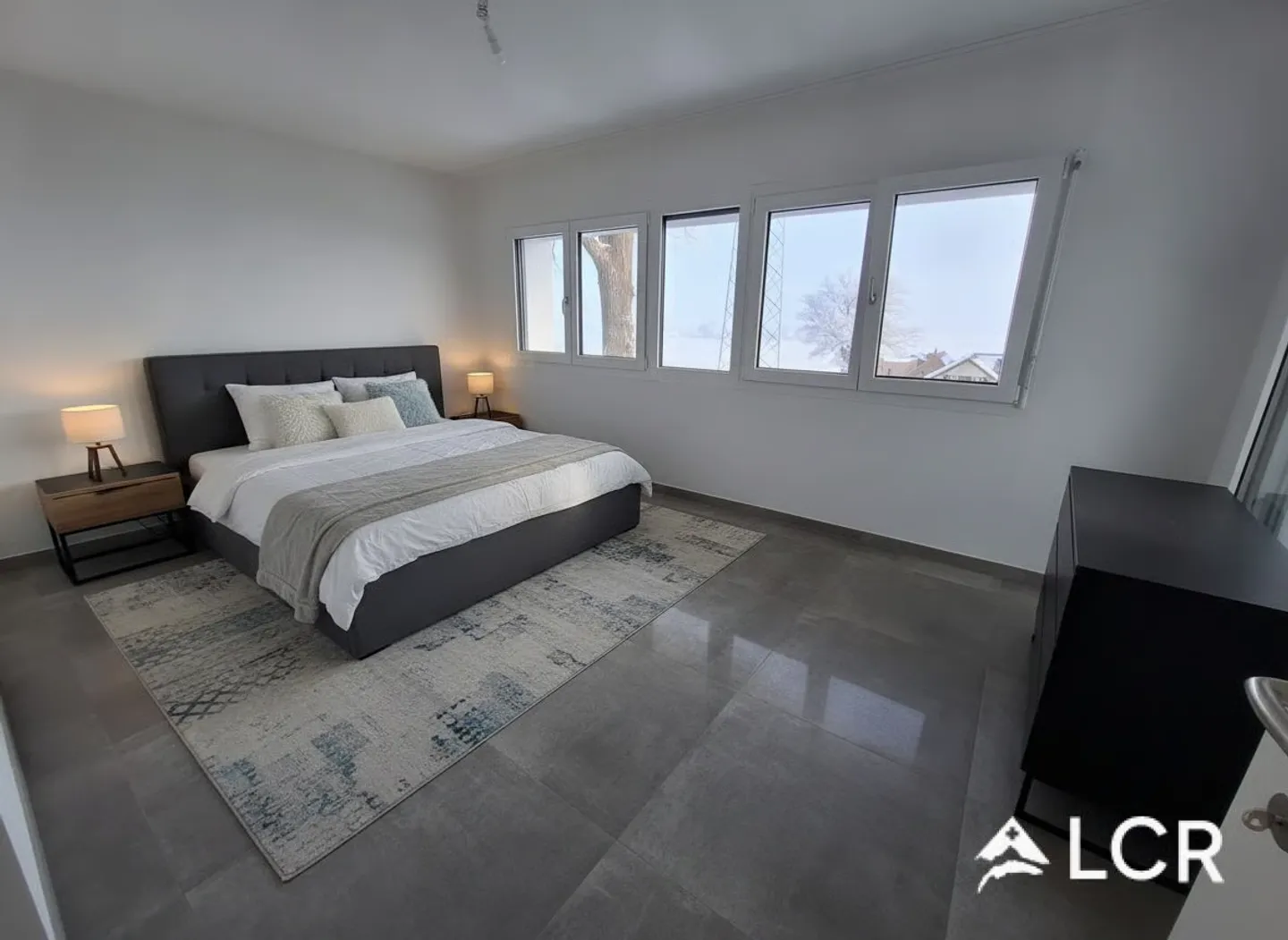 Magnifique appartement de 4.5P / 3 CHB / 2 SDB / 1 balcon / 2 places de parc - Photo 4 of 13