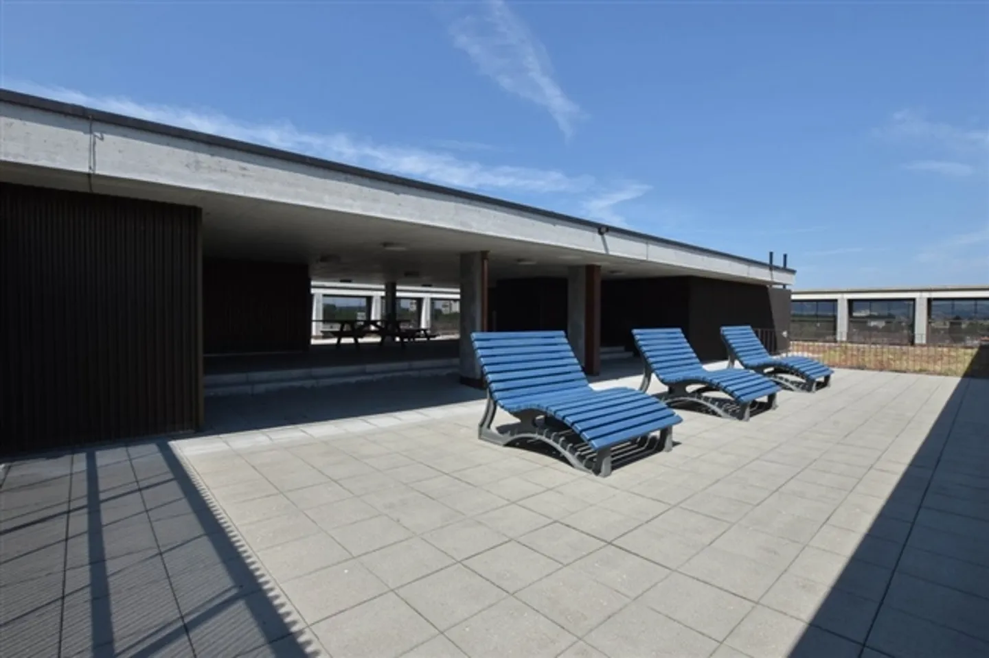 Modern 3-room apartment with large communal rooftop terrace - Photo 6 of 7