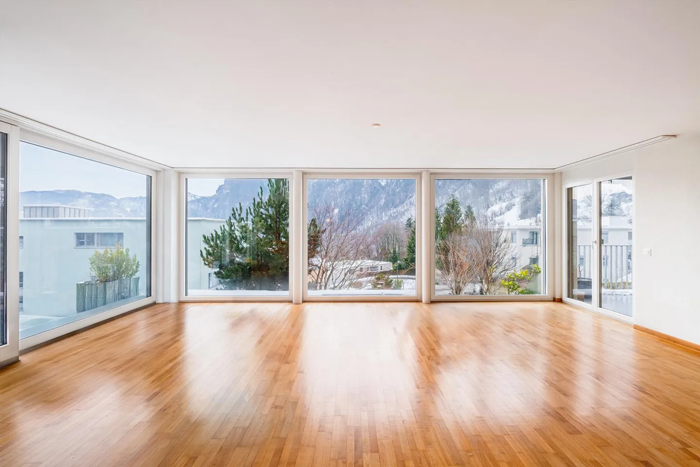 Grosszügige Wohnung mit Seeblick - Foto 3 von 10