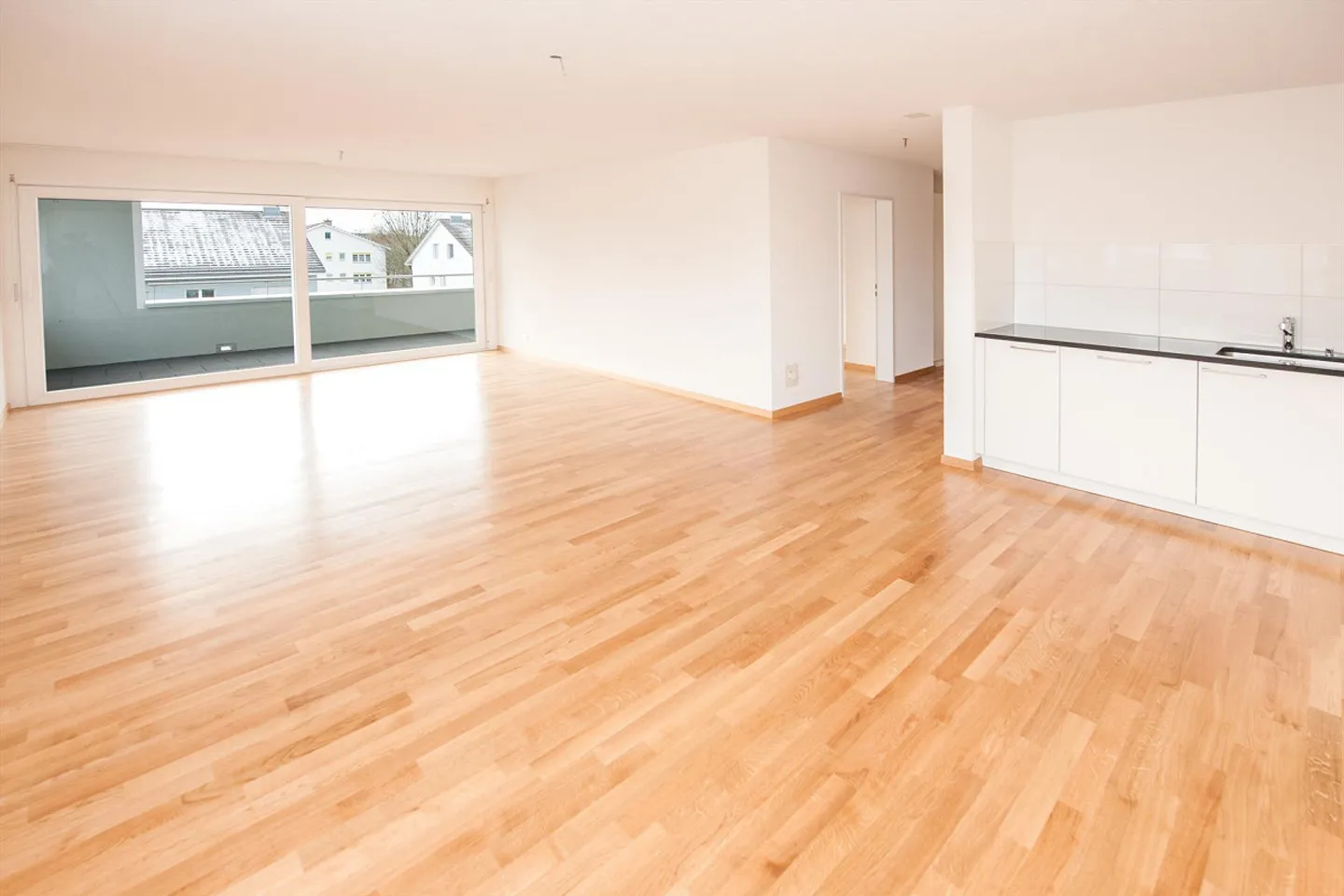 Appartement lumineux de 4,5 pièces avec balcon à Dübendorf - Photo 1 sur 11