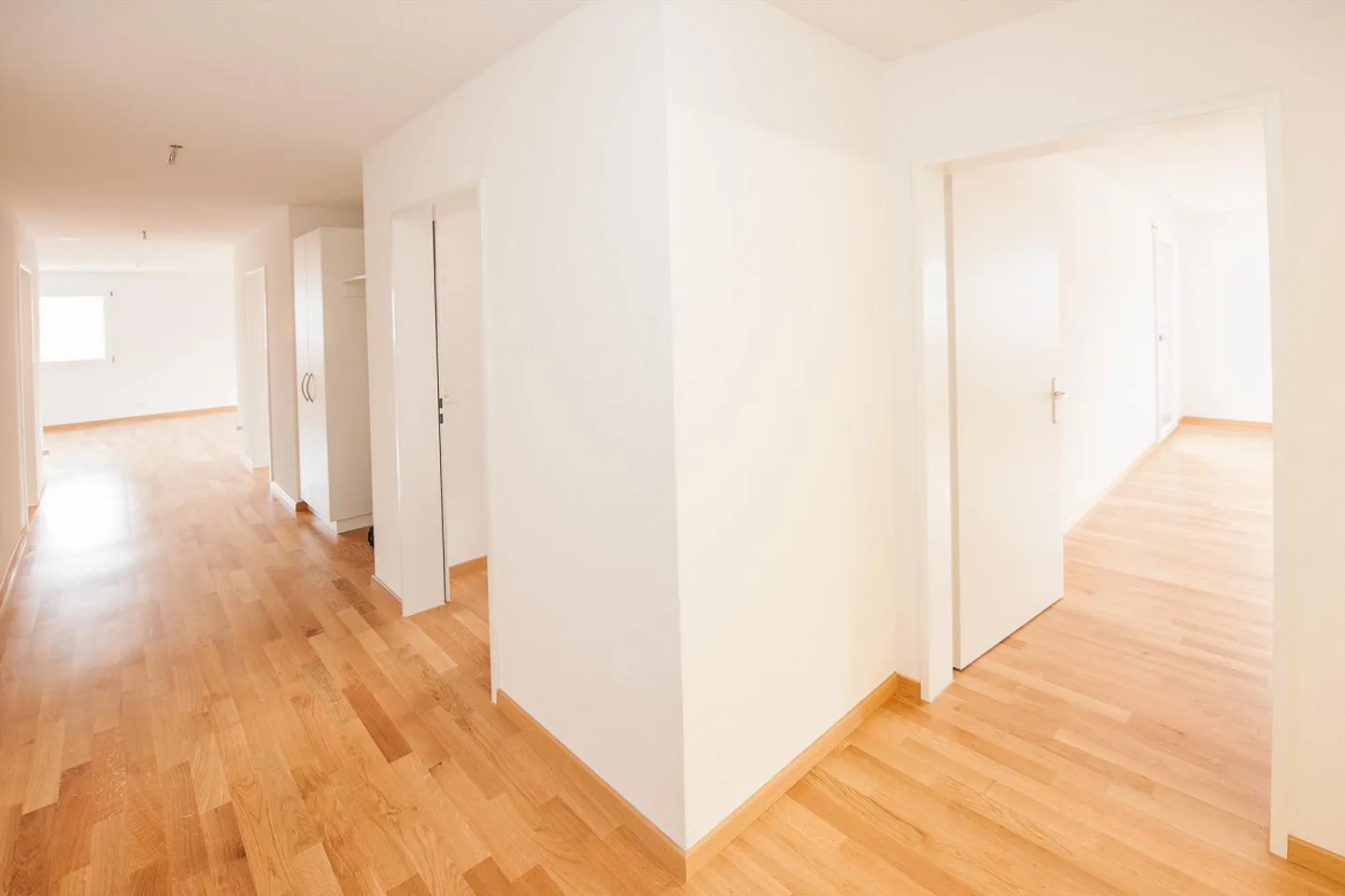 Appartement lumineux de 4,5 pièces avec balcon à Dübendorf - Photo 3 sur 11