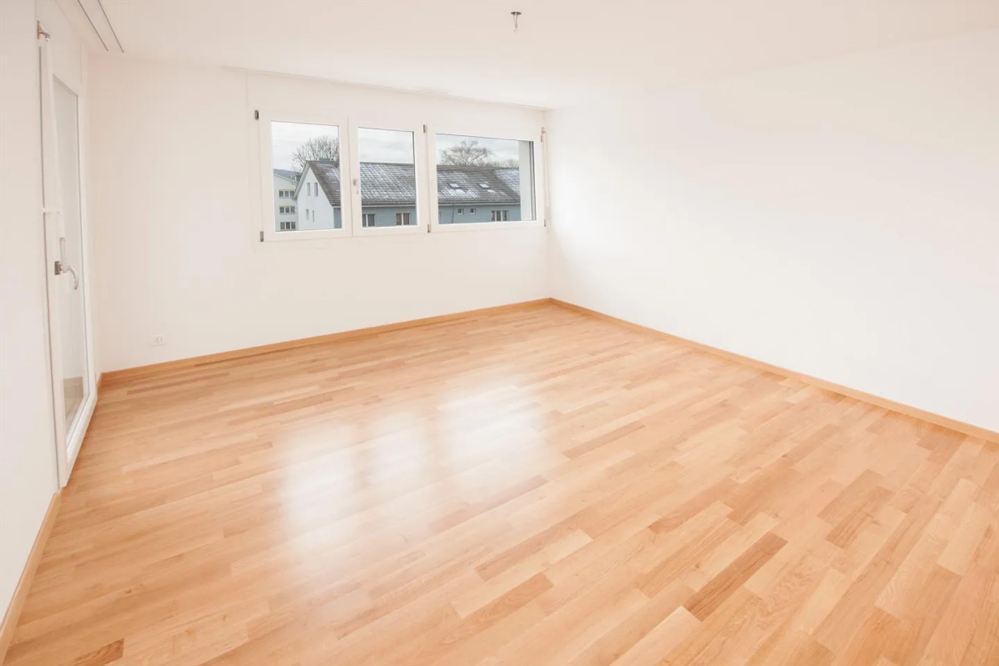 Appartement lumineux de 4,5 pièces avec balcon à Dübendorf - Photo 4 sur 11