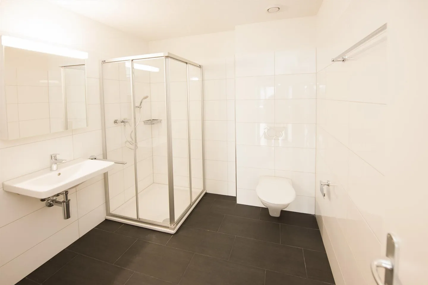 Appartement lumineux de 4,5 pièces avec balcon à Dübendorf - Photo 8 sur 11