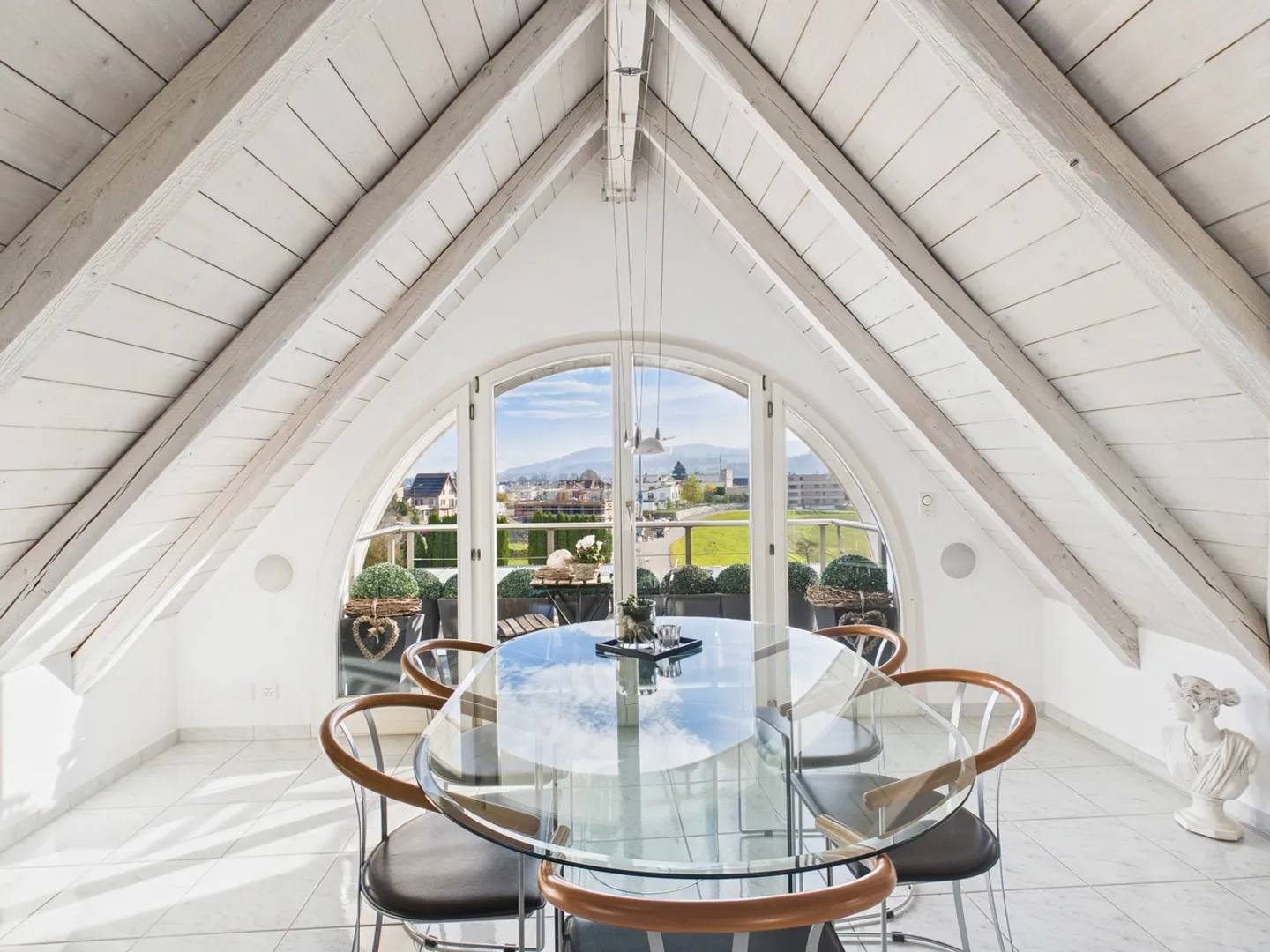 Charming Villa with Mountain Views - Photo 13 of 18
