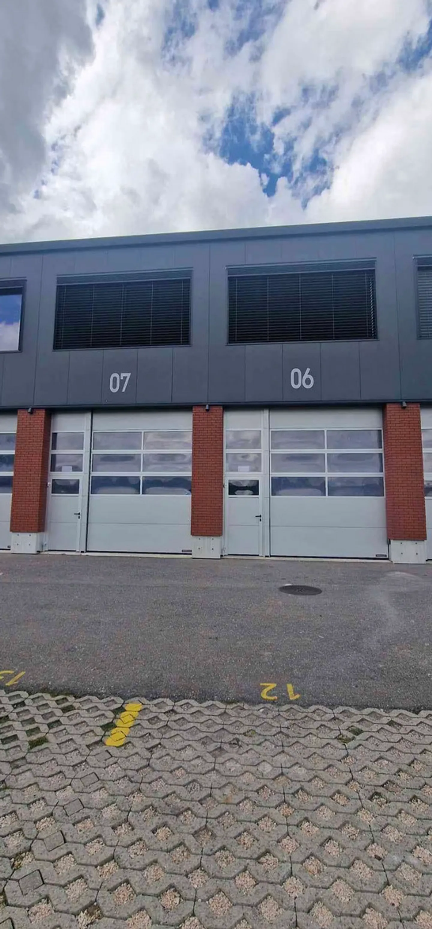 1053 Bretigny-sur-Morrens, for rent, 2 Streetbox - Photo 1 of 10