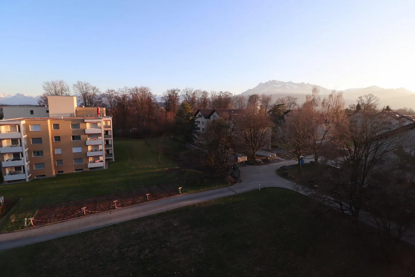 Bella appartamento 1.5 camere con vista montagna - Foto 2 di 10