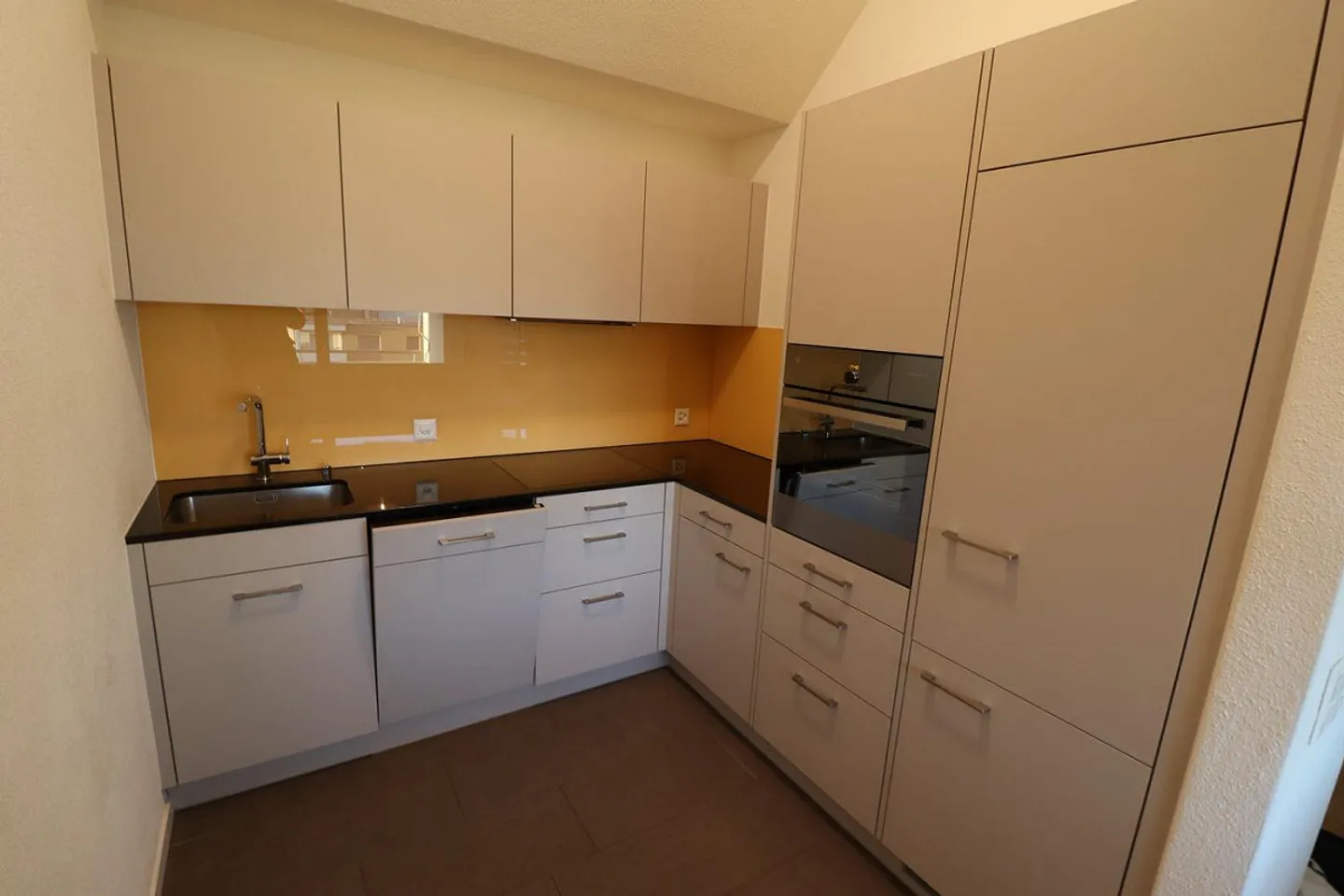 Bella appartamento 1.5 camere con vista montagna - Foto 3 di 10