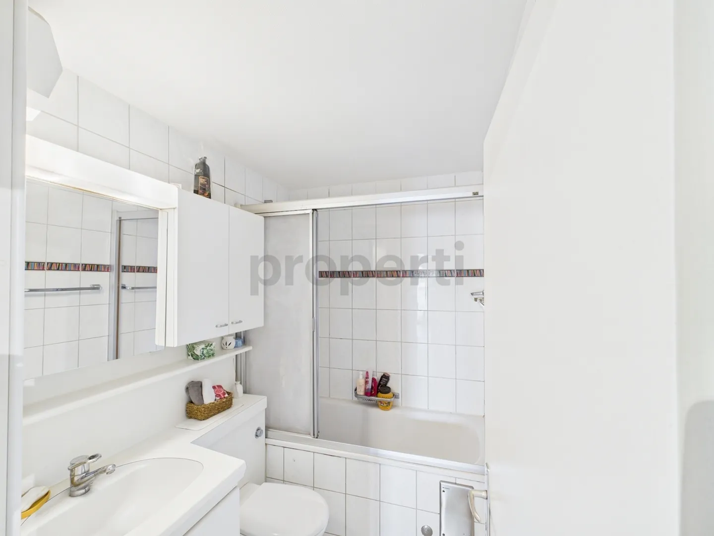 Appartamento 4 stanze modernizzato con balcone, Bottmingen - Foto 9 di 10