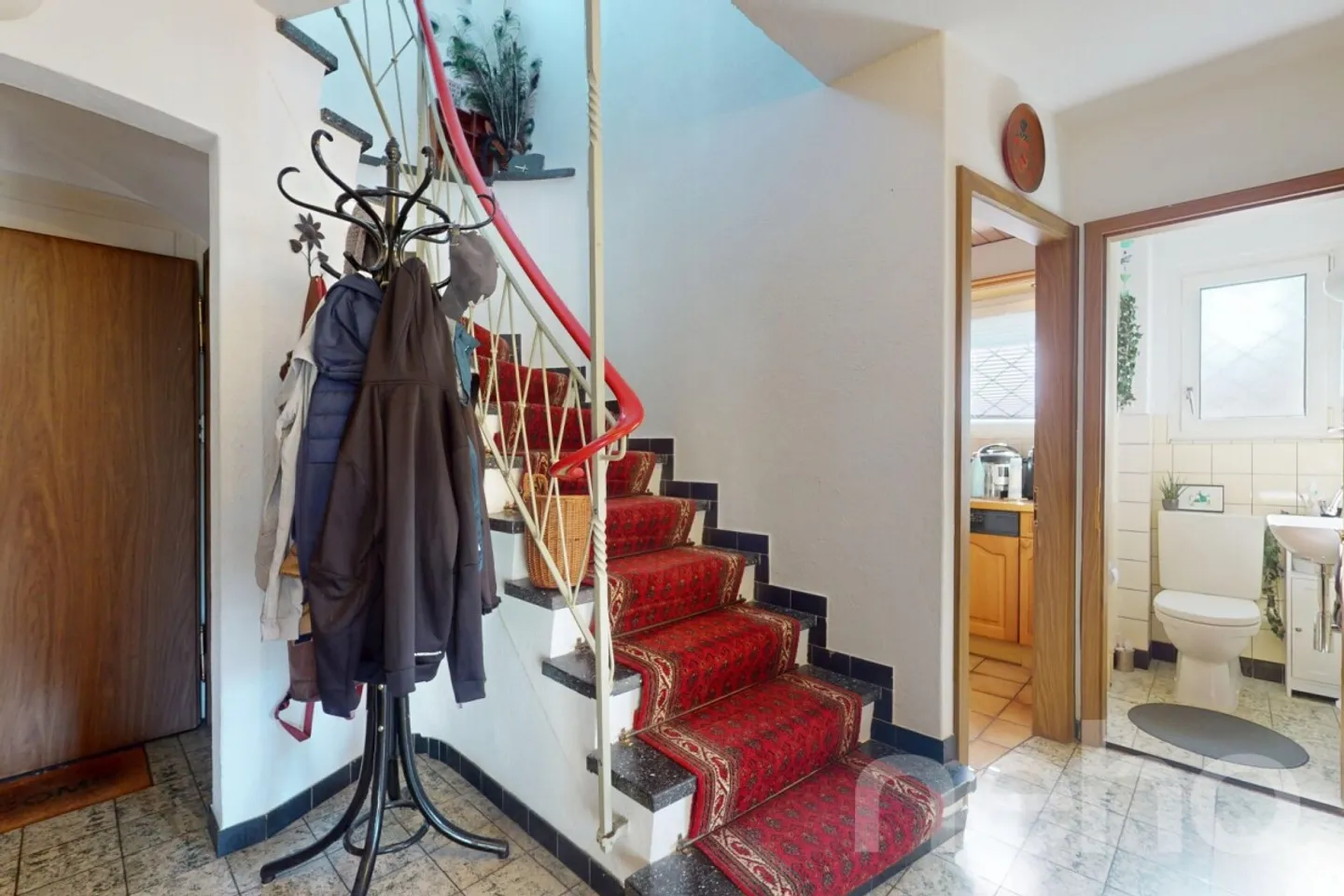 Casa spaziosa con giardino e tanto spazio per famiglia e ufficio - Foto 5 di 12