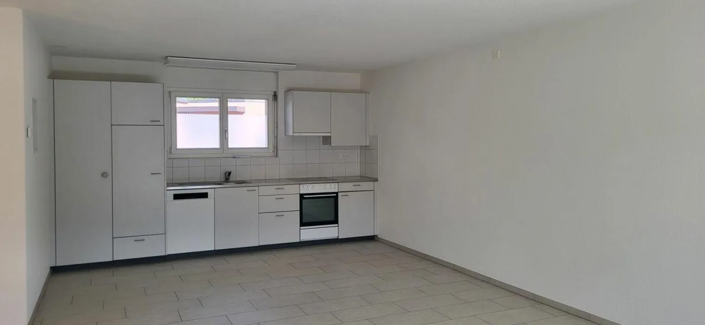 Beautiful 3-room apartment looking for a new resident with a flair for greenery! - Photo 2 of 14