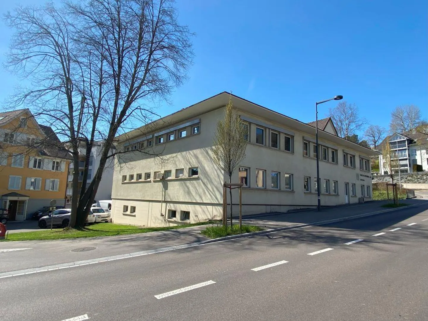 Spacious commercial premises in Oberuzwil for rent - Photo 1 of 9