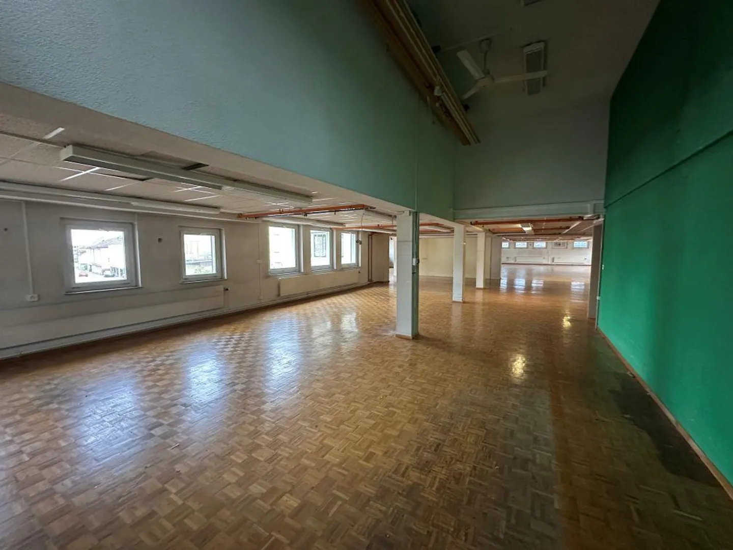 Spacious commercial premises in Oberuzwil for rent - Photo 5 of 9