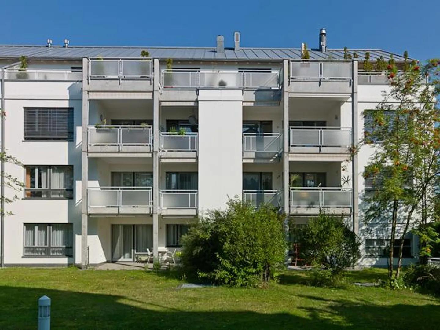 Votre nouveau chez-vous vous attend avec vue sur la verdure ! - Photo 2 sur 13