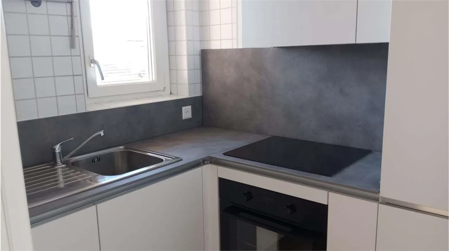 Renovated 2.5-room apartment in Chiasso - Photo 2 of 7