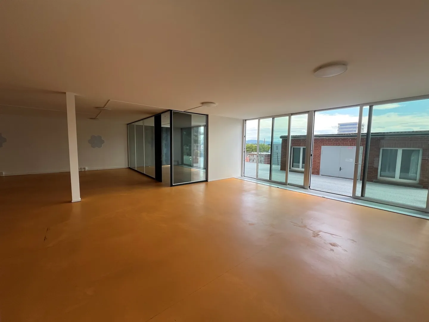 Ufficio con accesso diretto alla terrazza - Foto 4 di 5