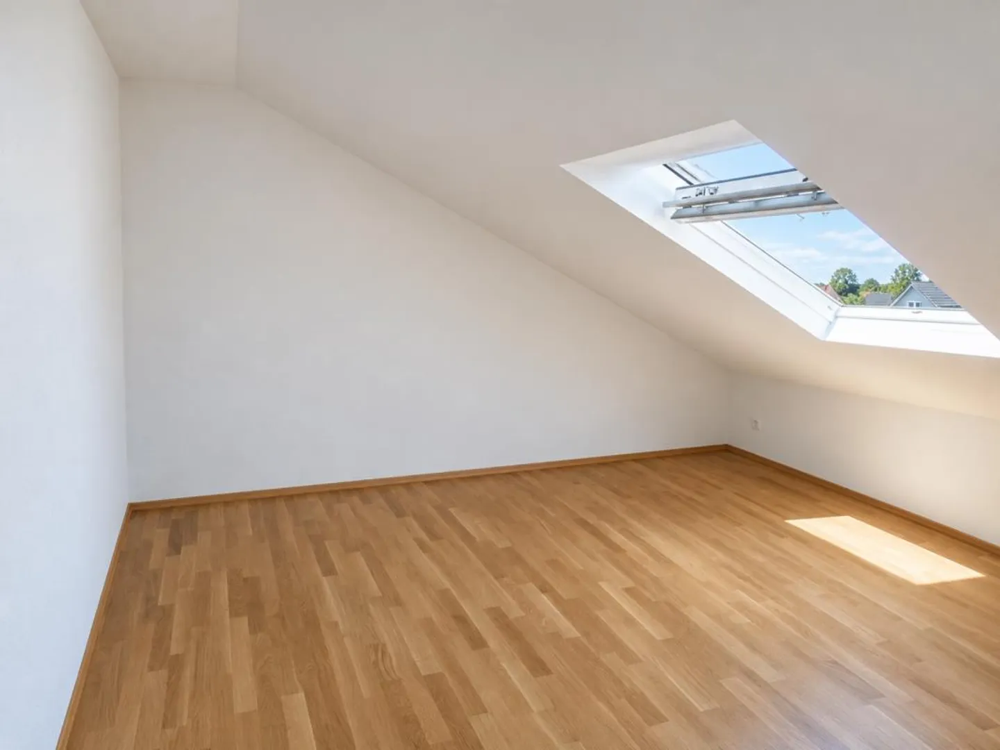 Appartement sous les toits lumineux de 2,5 pièces avec grand balcon - Photo 5 sur 10