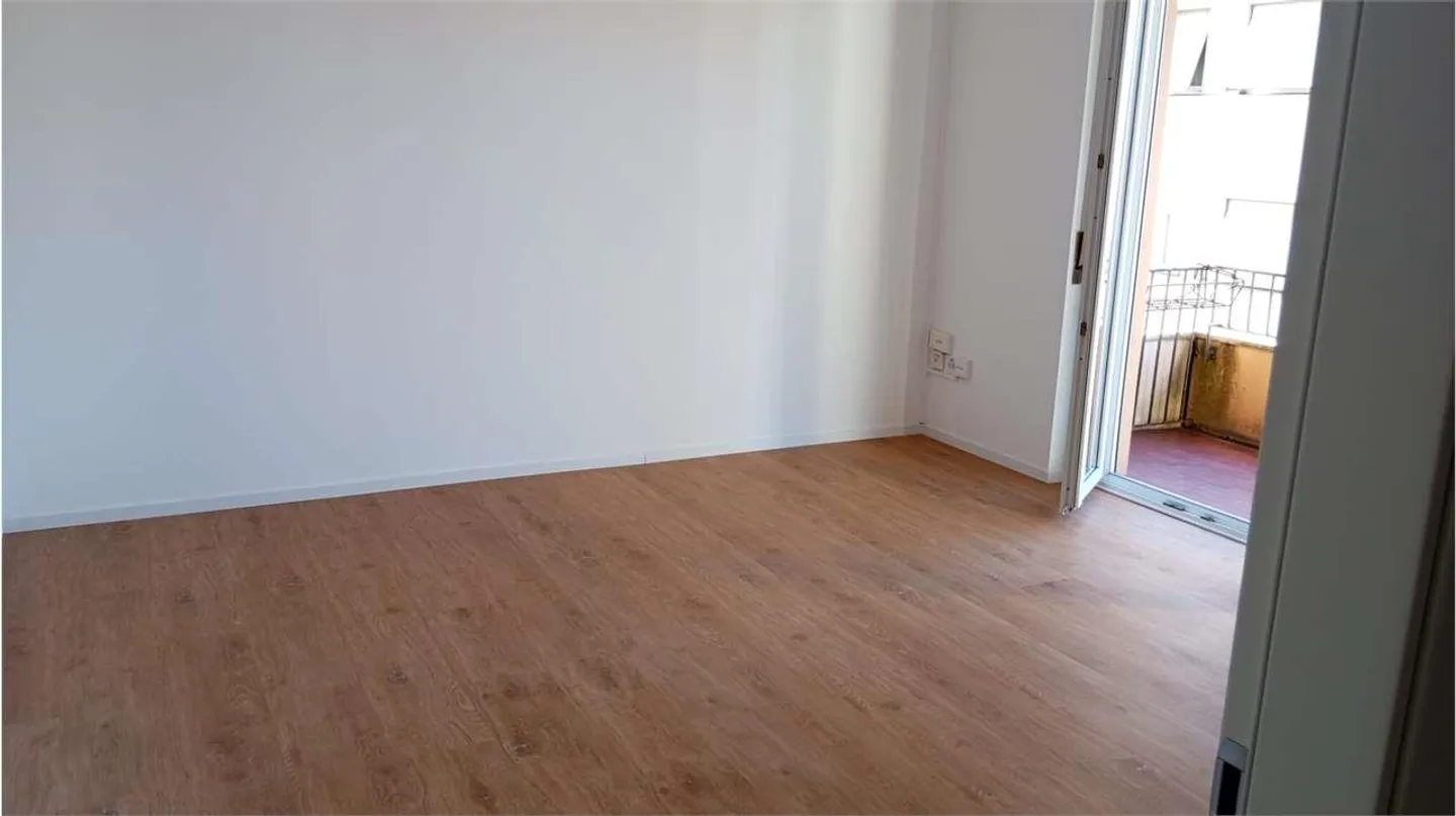 Renovated 2.5-room apartment in Chiasso - Photo 4 of 7