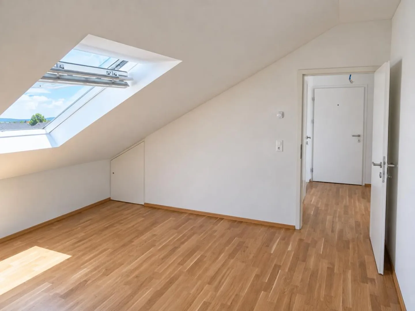 Appartement sous les toits lumineux de 2,5 pièces avec grand balcon - Photo 6 sur 10