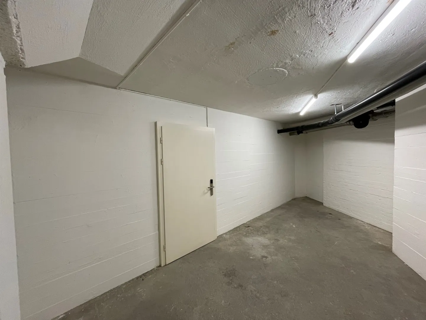 Storage space in a prime location! - Photo 3 of 4