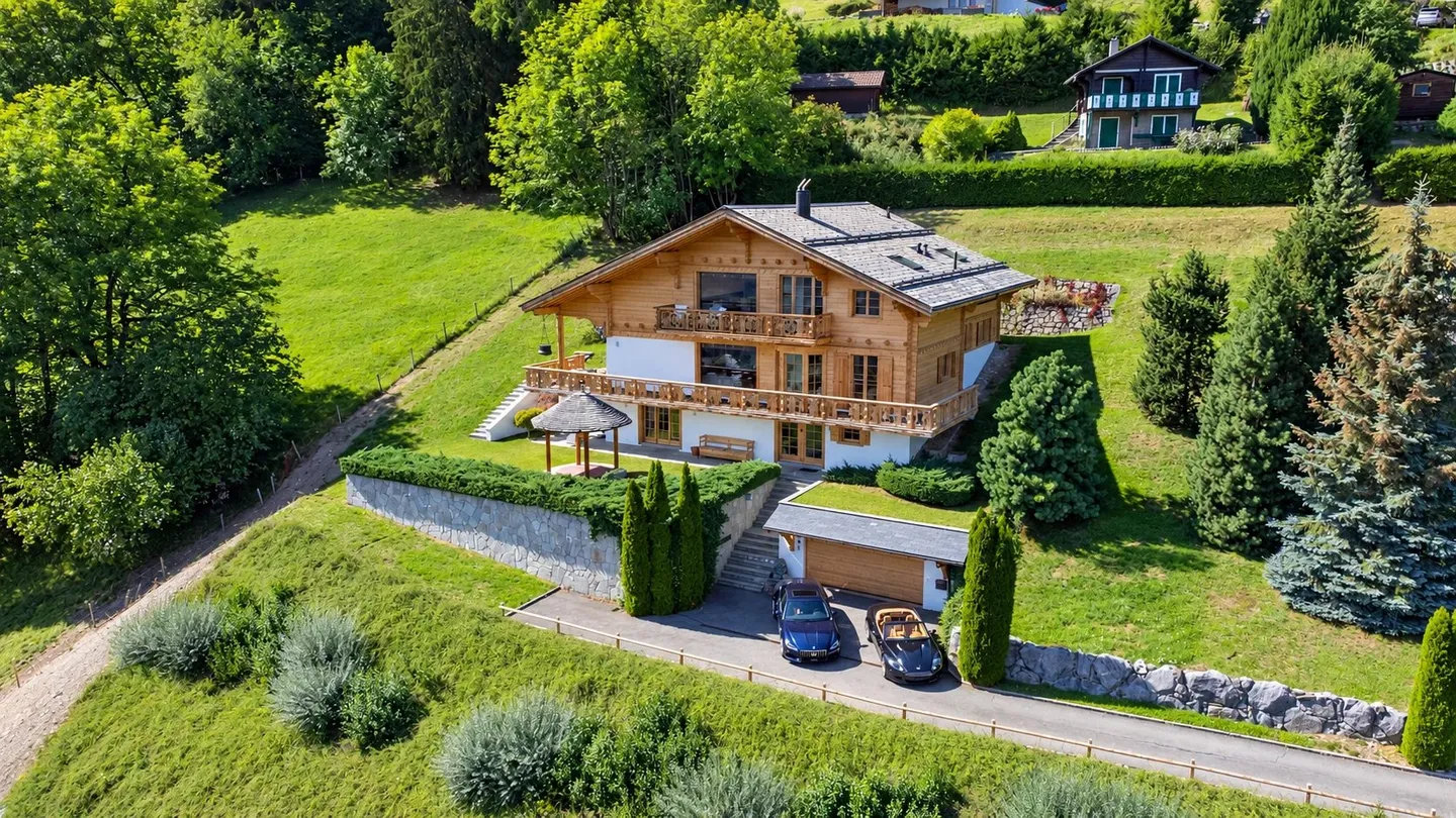 Chalet Lussuoso con Vista Montagna - Foto 1 di 16