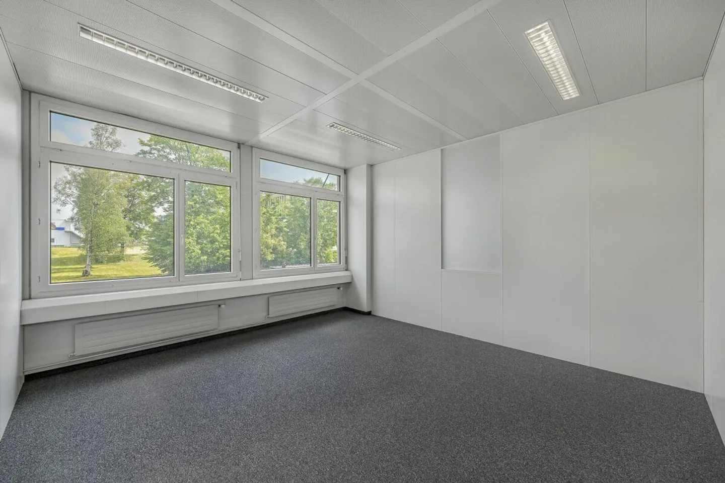 Office with shared kitchen & meeting room in Volketswil - Photo 3 of 5