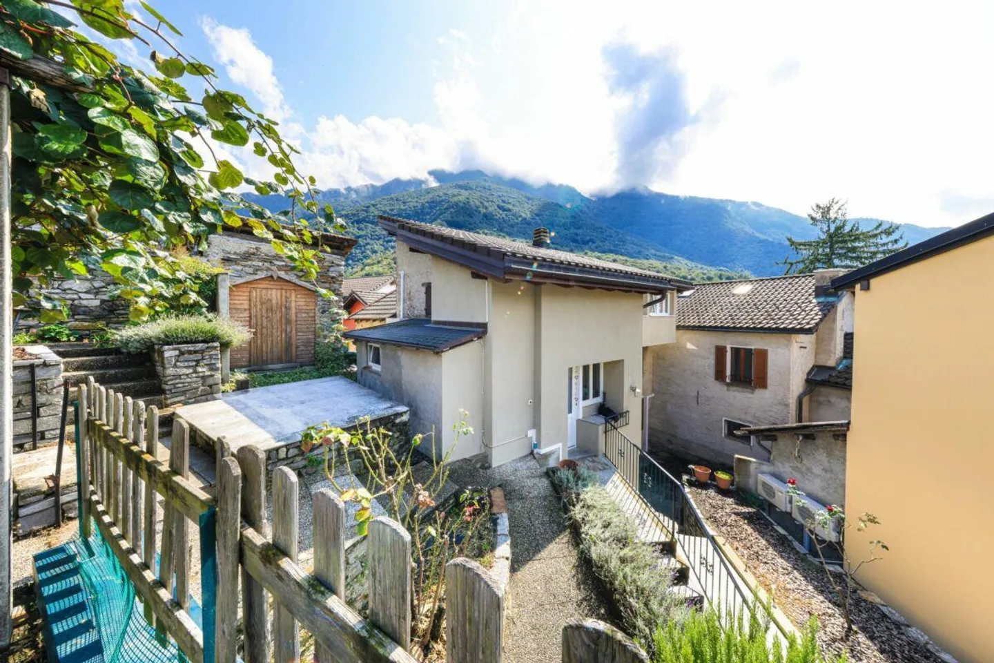 PIANEZZO - Suggestiva casa bifamiliare di nucleo - Foto 21 di 23