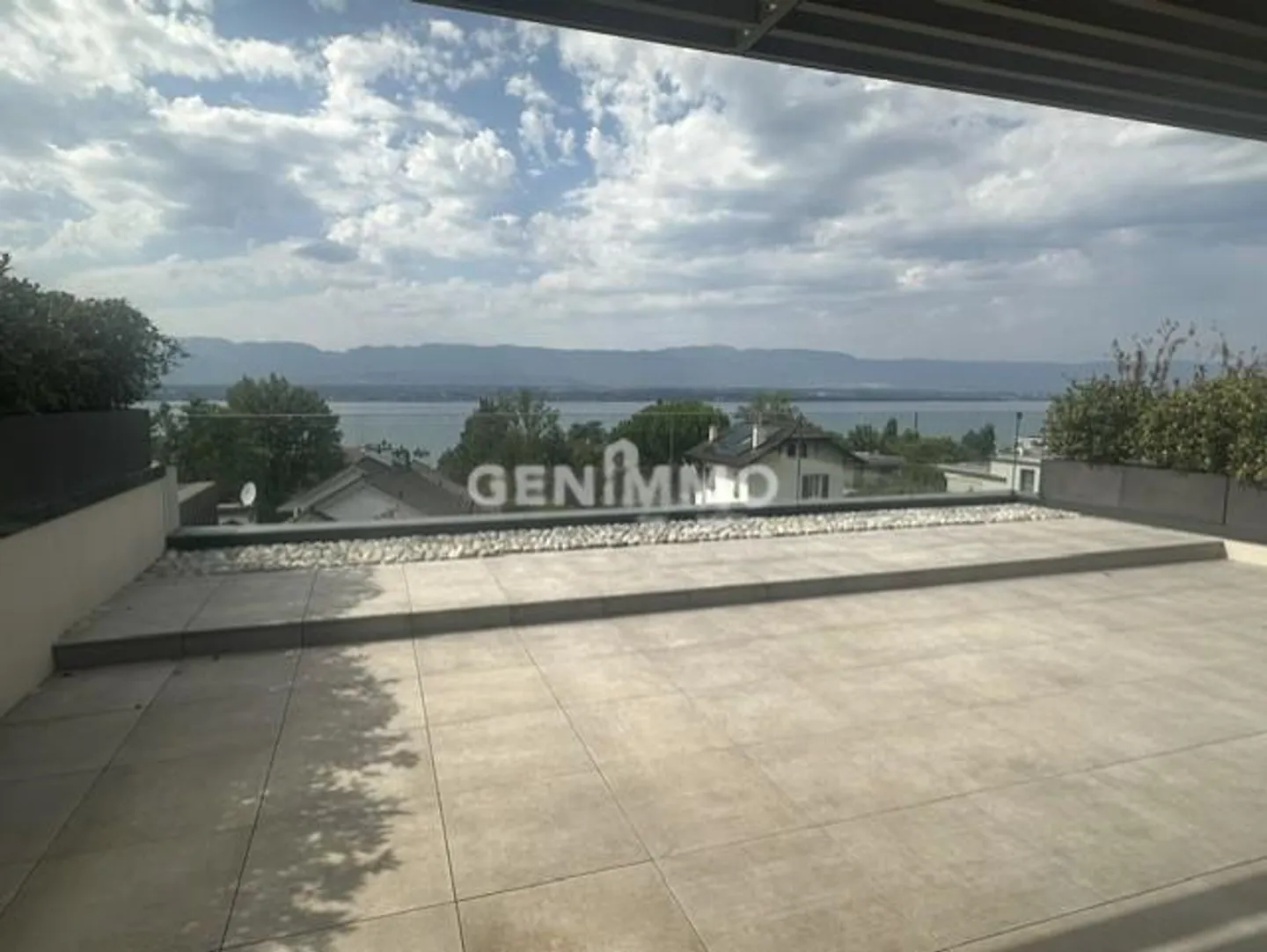 Apartment with terrace 6 rooms - Photo 1 of 7