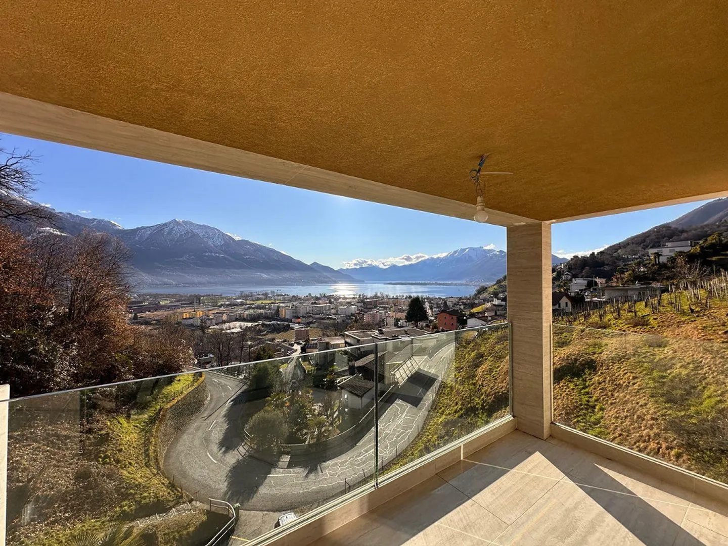 Mediterranean villa with pool, SPA and panoramic view of Lake Maggiore - Photo 3 of 13